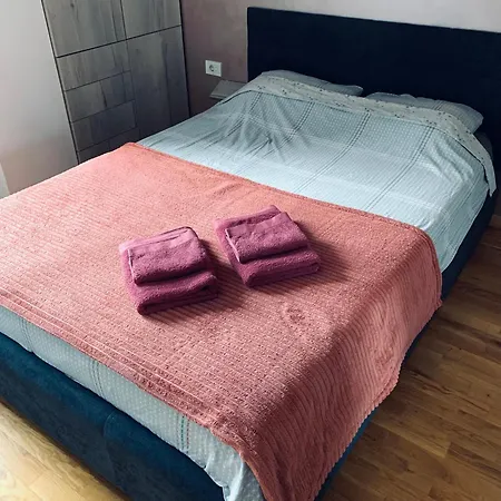 Birght &cozy 100 Mbps Wi-fi&free Parking Apartmán *